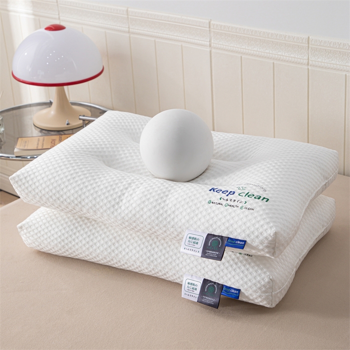 91家纺网 家纺一手货源 找家纺 大熊枕芯 2023新款小方格烫花捏角枕头枕芯 定型枕-48*74cm