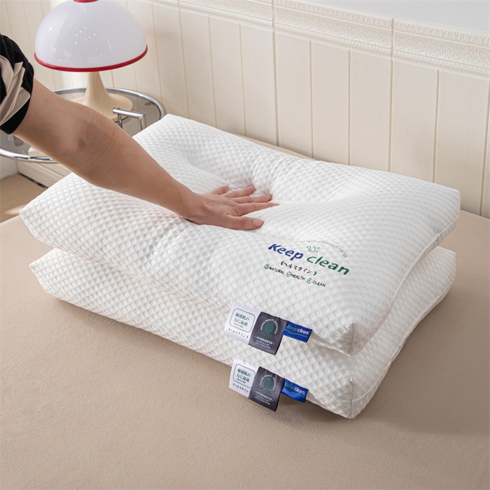 91家纺网 家纺一手货源 找家纺 大熊枕芯 2023新款小方格烫花捏角枕头枕芯 定型枕-48*74cm