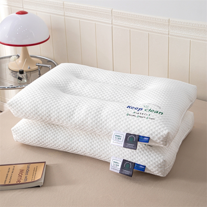 91家纺网 家纺一手货源 找家纺 大熊枕芯 2023新款小方格烫花捏角枕头枕芯 定型枕-48*74cm