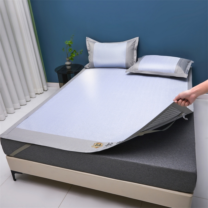 91家纺网 家纺一手货源 找家纺 鑫姿席业 2025新款5A抗菌冰丝凉席系列 淡蓝灰（凉席款）