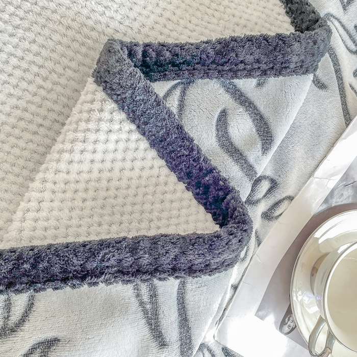 91家纺网 家纺一手货源 找家纺 来菲毛毯 2025新款阳离子剪花复合毛毯 黑色