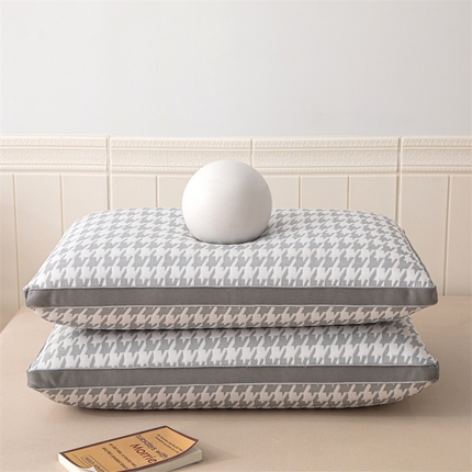 91家纺网 家纺一手货源 找家纺 大熊枕芯 2023新款针织千鸟格定型枕枕头枕芯 高枕