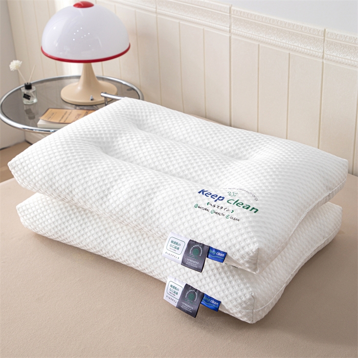 91家纺网 家纺一手货源 找家纺 大熊枕芯 2023新款小方格烫花捏角枕头枕芯 定型枕-48*74cm