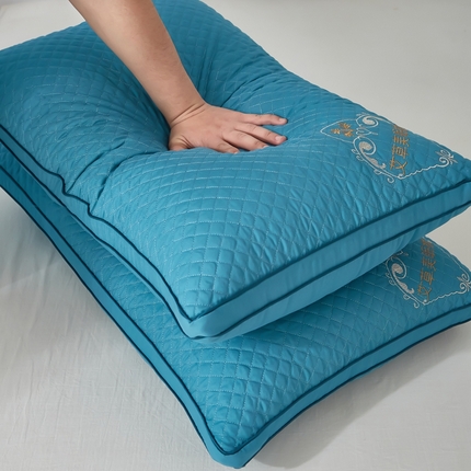 91家纺网 家纺一手货源 找家纺 （总）大熊枕芯 2023新款艾草刺绣羽丝绒美眠枕芯枕头枕芯