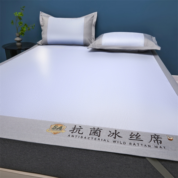 91家纺网 家纺一手货源 找家纺 鑫姿席业 2025新款5A抗菌冰丝凉席系列 淡蓝灰（凉席款）