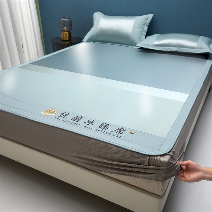 91家纺网 家纺一手货源 找家纺 鑫姿席业 2025新款5A抗菌冰藤席（渐变）床笠款系列 倾城蓝