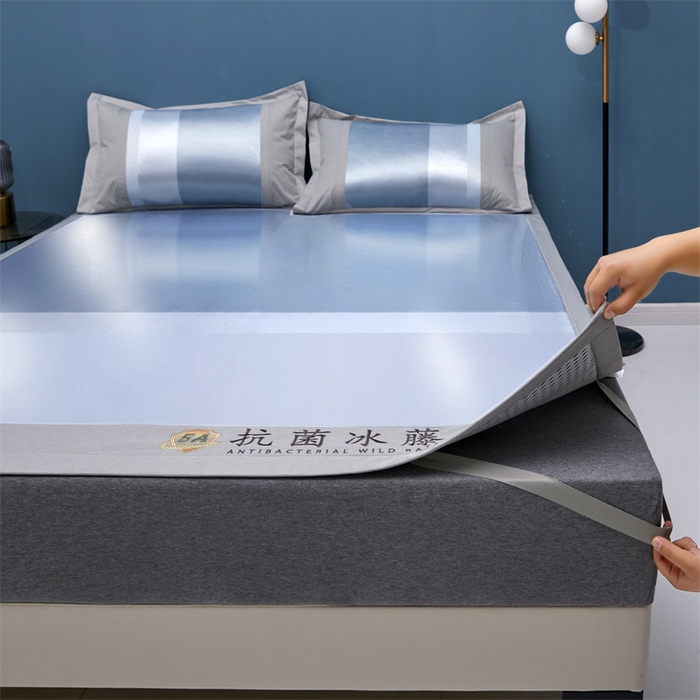 91家纺网 家纺一手货源 找家纺 鑫姿席业 2025新款5A抗菌冰藤席（渐变）床单款系列 雾霾蓝