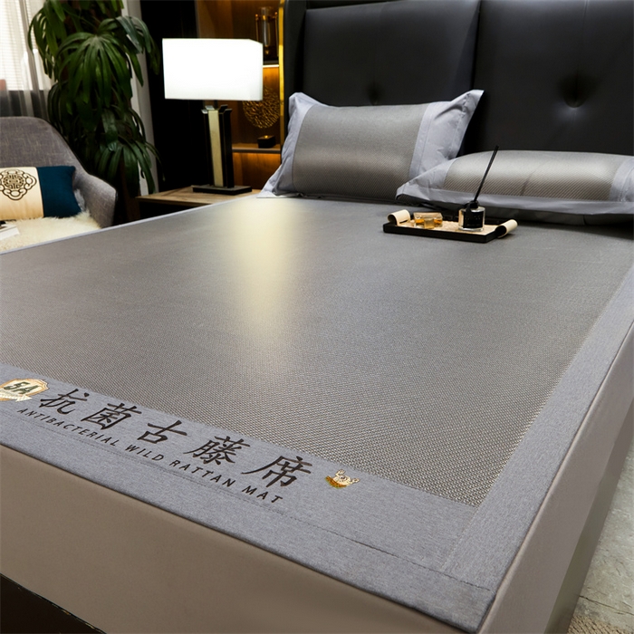 91家纺网 家纺一手货源 找家纺 鑫姿席业 2025新款抗菌古藤席床单款系列 大象灰