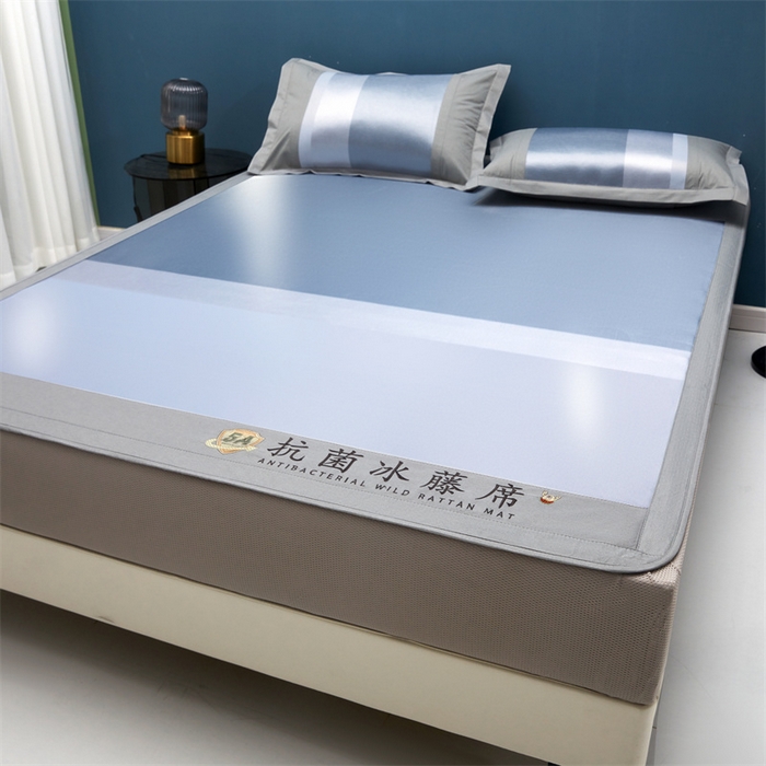 91家纺网 家纺一手货源 找家纺 鑫姿席业 2025新款5A抗菌冰藤席（渐变）床笠款系列 黛蓝灰