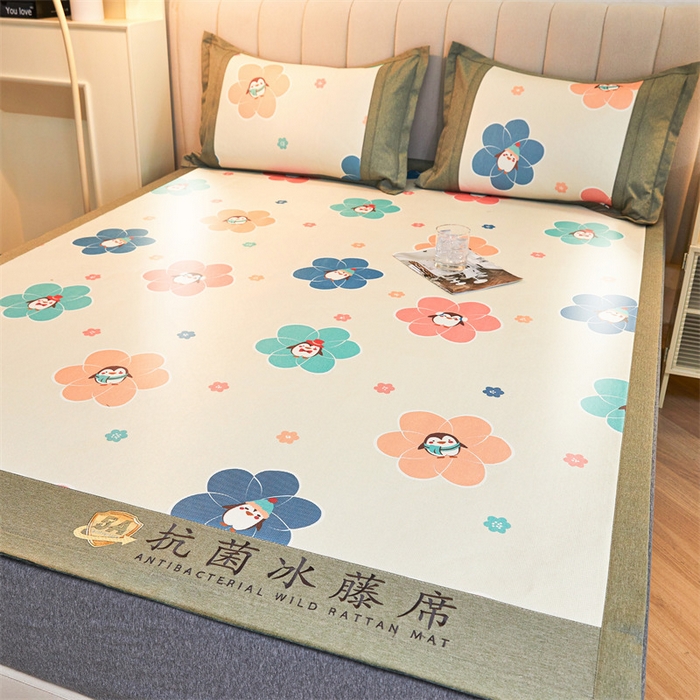 91家纺网 家纺一手货源 找家纺 鑫姿席业 2025新款A类抗菌冰藤席 企鹅与花-1