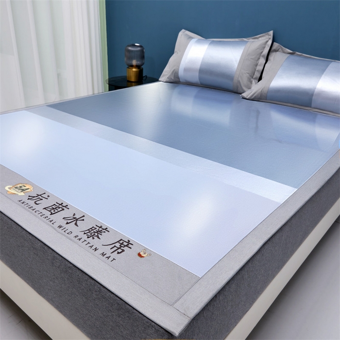 91家纺网 家纺一手货源 找家纺 鑫姿席业 2025新款5A抗菌冰藤席（渐变）床单款系列 雾霾蓝