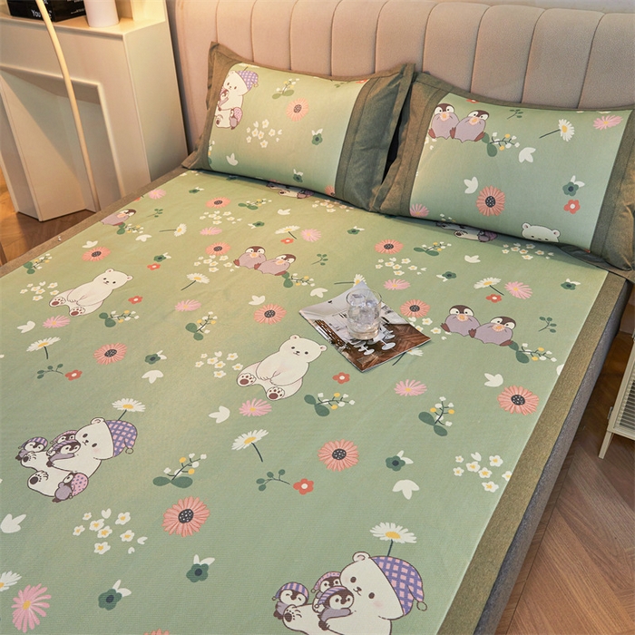 91家纺网 家纺一手货源 找家纺 鑫姿席业 2025新款A类抗菌冰藤席 企鹅与熊