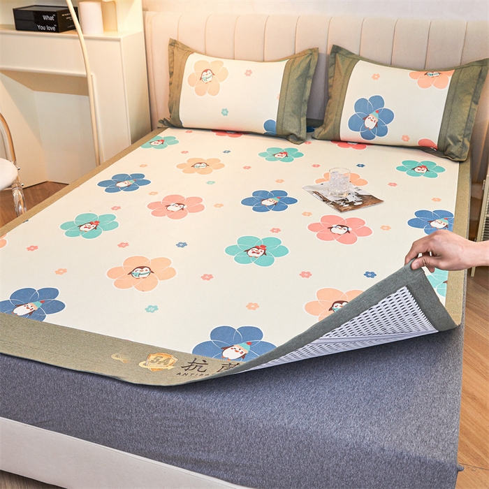 91家纺网 家纺一手货源 找家纺 鑫姿席业 2025新款A类抗菌冰藤席 企鹅与花-1