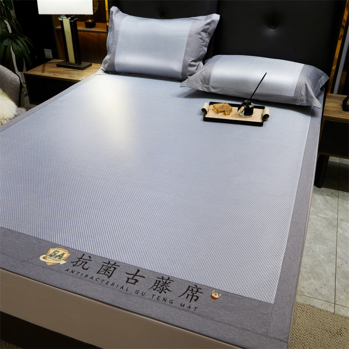 91家纺网 家纺一手货源 找家纺 鑫姿席业 2025新款抗菌古藤席床单款系列 蓝灰