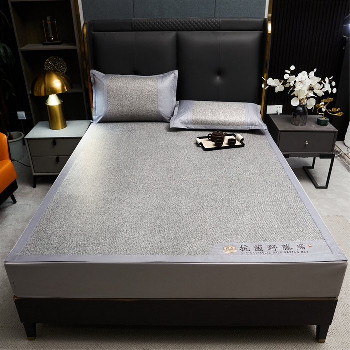 91家纺网 家纺一手货源 找家纺 鑫姿席业 2025新款5A抗菌野藤席系列床单款 晶钻灰