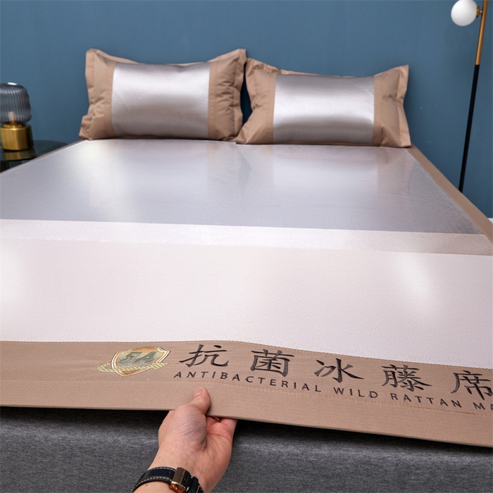 91家纺网 家纺一手货源 找家纺 鑫姿席业 2025新款5A抗菌冰藤席（渐变）床单款系列 秋香驼