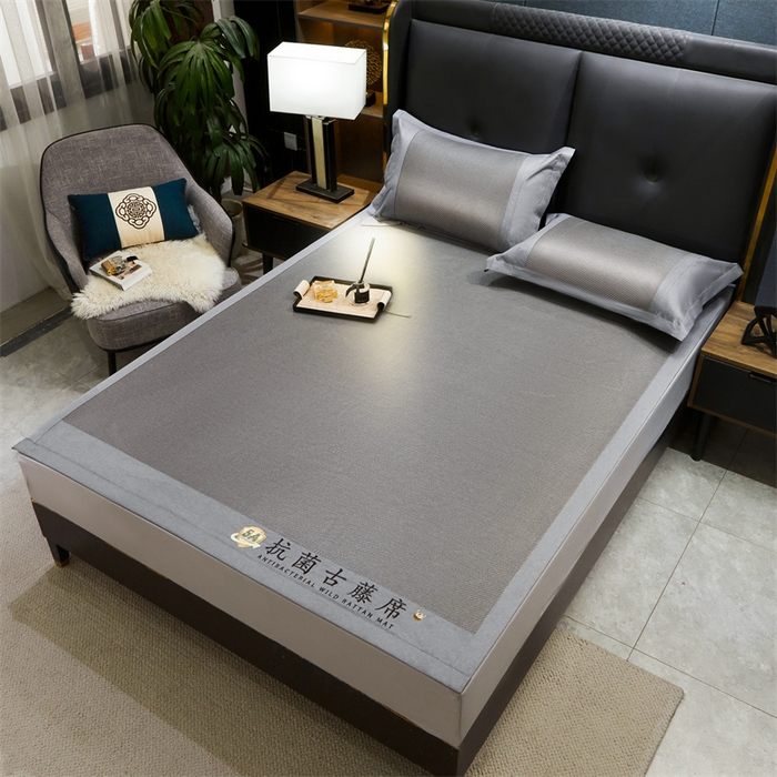 91家纺网 家纺一手货源 找家纺 鑫姿席业 2025新款抗菌古藤席床单款系列 大象灰