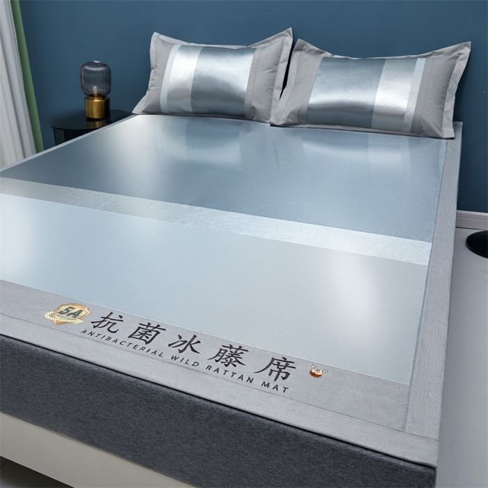 91家纺网 家纺一手货源 找家纺 鑫姿席业 2025新款5A抗菌冰藤席（渐变）床单款系列 黛蓝灰