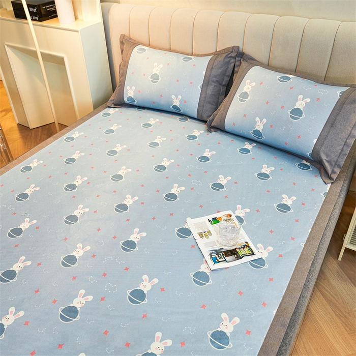 91家纺网 家纺一手货源 找家纺 鑫姿席业 2025新款A类抗菌冰藤席 星球兔