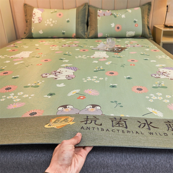 91家纺网 家纺一手货源 找家纺 鑫姿席业 2025新款A类抗菌冰藤席 企鹅与熊