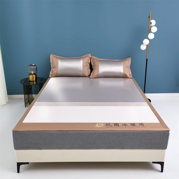 91家纺网 家纺一手货源 找家纺 鑫姿席业 2025新款5A抗菌冰藤席（渐变）床单款系列 秋香驼