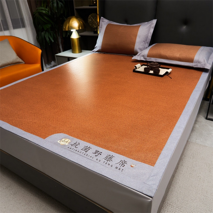 91家纺网 家纺一手货源 找家纺 鑫姿席业 2025新款5A抗菌野藤席系列床单款 松木咖