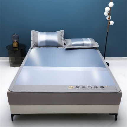 91家纺网 家纺一手货源 找家纺 鑫姿席业 2025新款5A抗菌冰藤席（渐变）床笠款系列 黛蓝灰