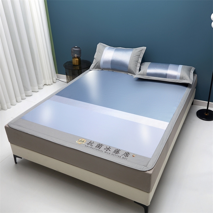 91家纺网 家纺一手货源 找家纺 鑫姿席业 2025新款5A抗菌冰藤席（渐变）床笠款系列 黛蓝灰