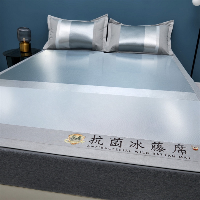 91家纺网 家纺一手货源 找家纺 鑫姿席业 2025新款5A抗菌冰藤席（渐变）床单款系列 黛蓝灰