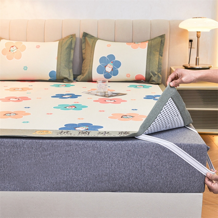 91家纺网 家纺一手货源 找家纺 鑫姿席业 2025新款A类抗菌冰藤席 企鹅与花-1