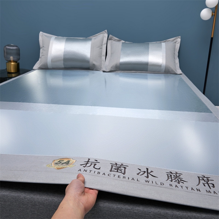91家纺网 家纺一手货源 找家纺 鑫姿席业 2025新款5A抗菌冰藤席（渐变）床单款系列 黛蓝灰