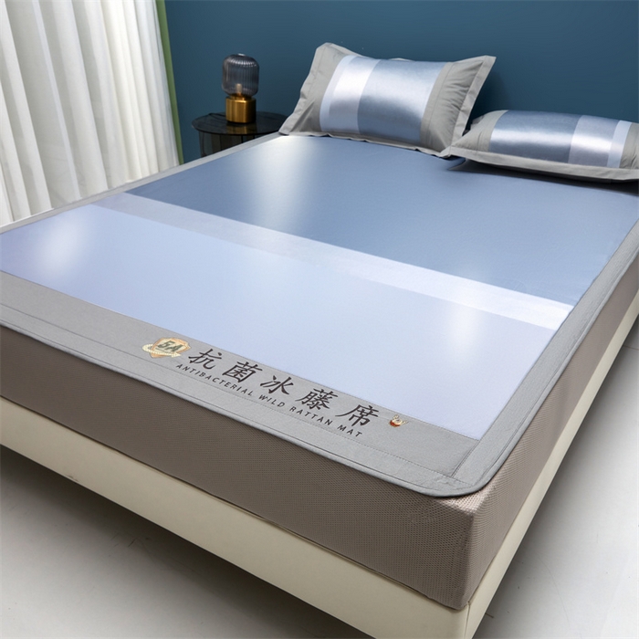 91家纺网 家纺一手货源 找家纺 鑫姿席业 2025新款5A抗菌冰藤席（渐变）床笠款系列 黛蓝灰