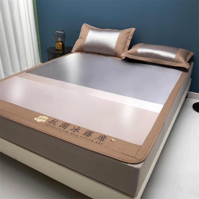 91家纺网 家纺一手货源 找家纺 鑫姿席业 2025新款5A抗菌冰藤席（渐变）床笠款系列 秋香驼