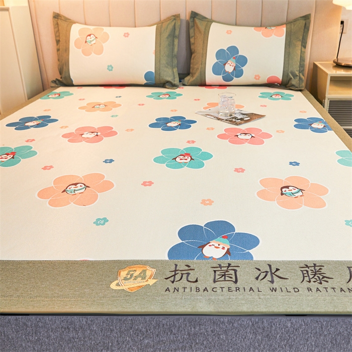 91家纺网 家纺一手货源 找家纺 鑫姿席业 2025新款A类抗菌冰藤席 企鹅与花-1