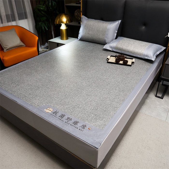 91家纺网 家纺一手货源 找家纺 鑫姿席业 2025新款5A抗菌野藤席系列床单款 晶钻灰