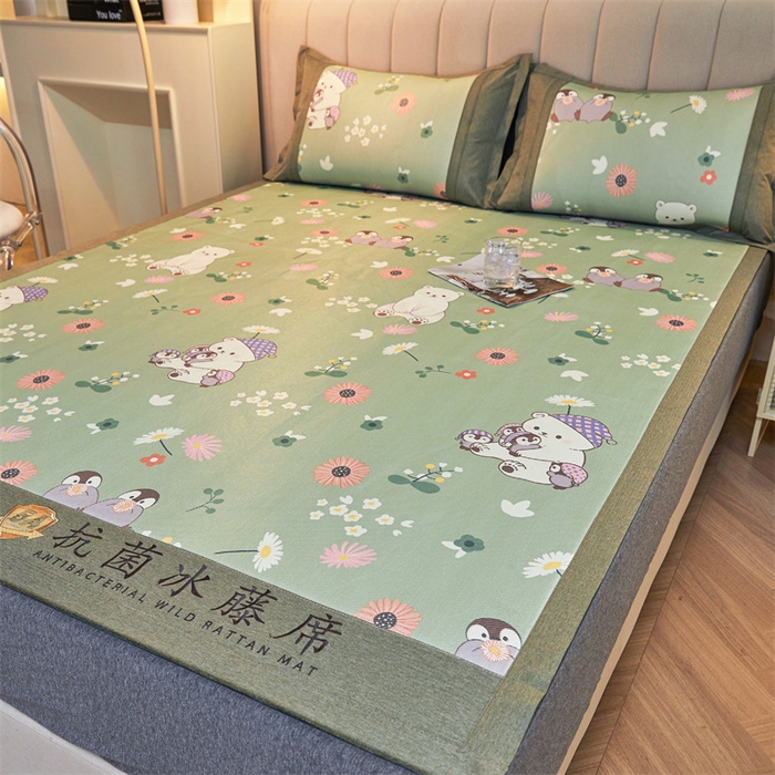 91家纺网 家纺一手货源 找家纺 鑫姿席业 2025新款A类抗菌冰藤席 企鹅与熊