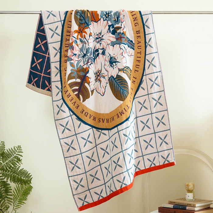 91家纺网 家纺一手货源 找家纺 雯雨家纺 2023新款全棉卡通系列纱布浴巾 花园之间-兰