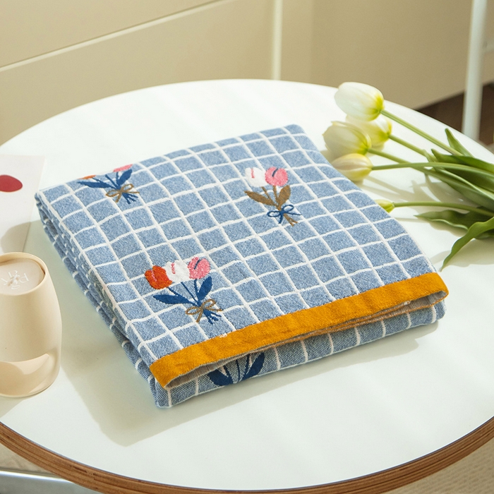 91家纺网 家纺一手货源 找家纺 雯雨家纺 2023新款全棉卡通系列纱布浴巾 碎花物语-兰