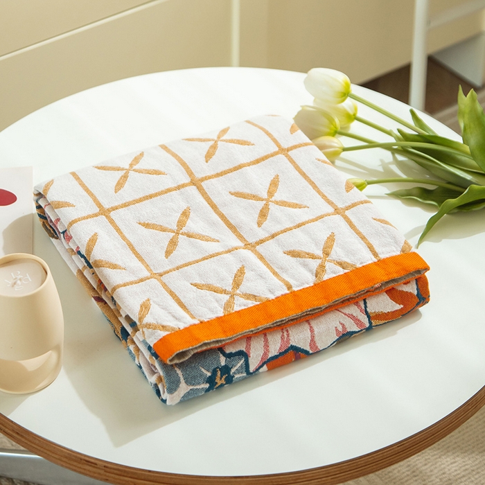 91家纺网 家纺一手货源 找家纺 雯雨家纺 2023新款全棉卡通系列纱布浴巾 花园之间-黄