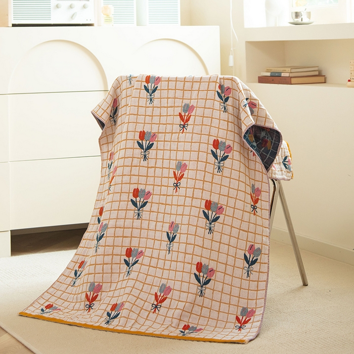 91家纺网 家纺一手货源 找家纺 雯雨家纺 2023新款全棉卡通系列纱布浴巾 碎花物语-白