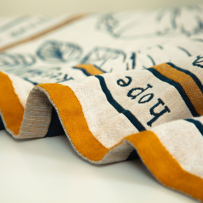 91家纺网 家纺一手货源 找家纺 雯雨家纺 2023新款全棉卡通系列纱布浴巾 花仙子-白