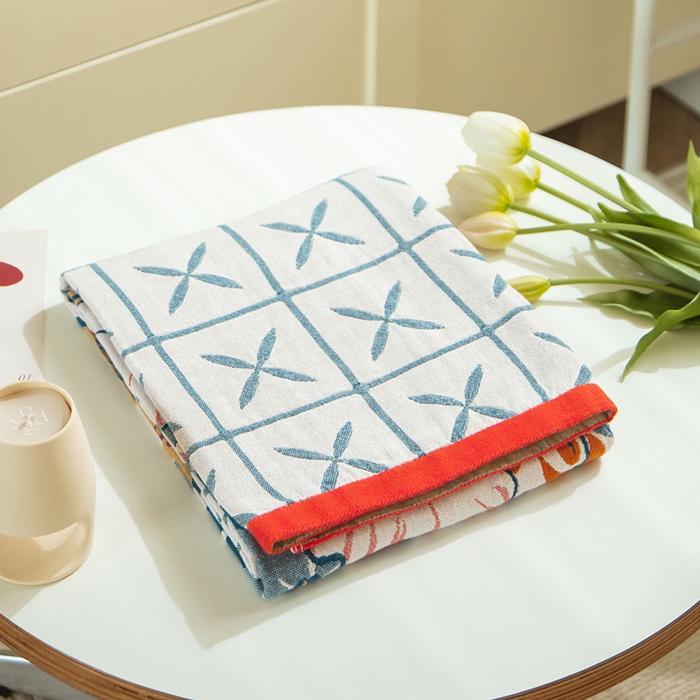 91家纺网 家纺一手货源 找家纺 雯雨家纺 2023新款全棉卡通系列纱布浴巾 花园之间-兰