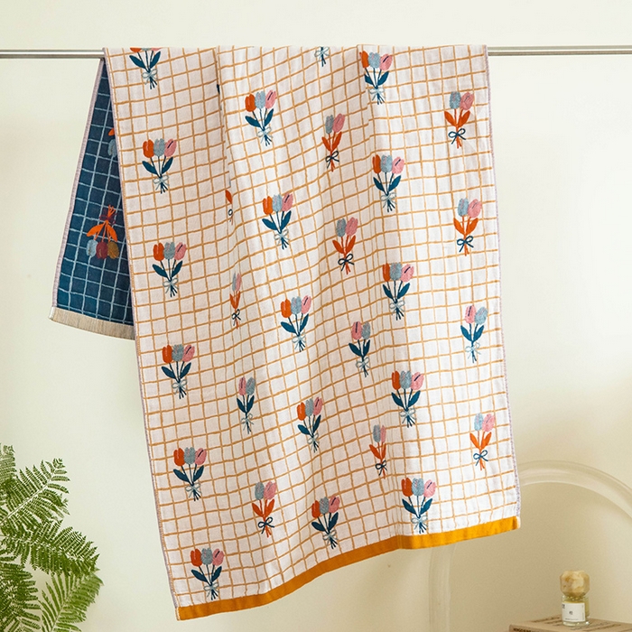 91家纺网 家纺一手货源 找家纺 雯雨家纺 2023新款全棉卡通系列纱布浴巾 碎花物语-白