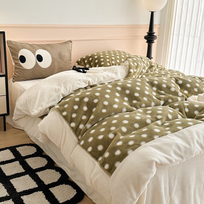 91家纺网 家纺一手货源 找家纺 昔可家纺 2023新款波点兔兔绒拼接牛奶绒四件套 抹茶绿波点