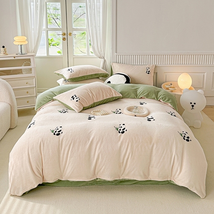 91家纺网 家纺一手货源 找家纺 木堇家居 2023秋冬新款牛奶绒毛巾绣四件套 大熊猫