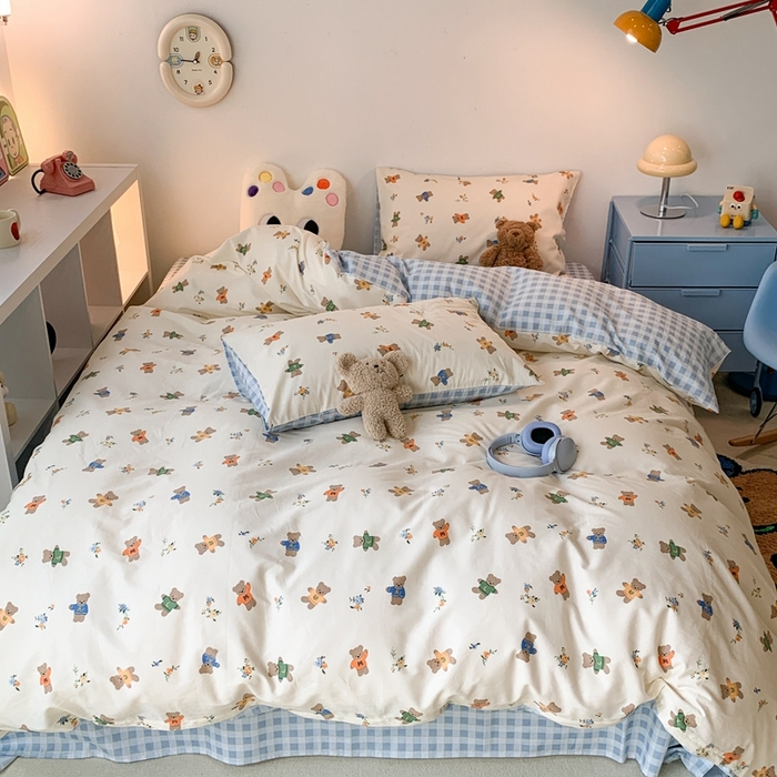 91家纺网 家纺一手货源 找家纺 昔可家纺 2023新款全棉四件套-萌趣卡通 蓝格公仔熊