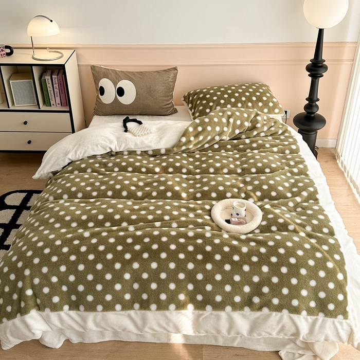 91家纺网 家纺一手货源 找家纺 昔可家纺 2023新款波点兔兔绒拼接牛奶绒四件套 抹茶绿波点