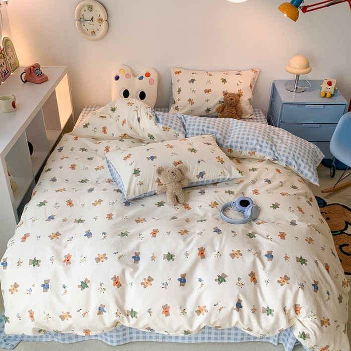 91家纺网 家纺一手货源 找家纺 昔可家纺 2023新款全棉四件套-萌趣卡通 蓝格公仔熊