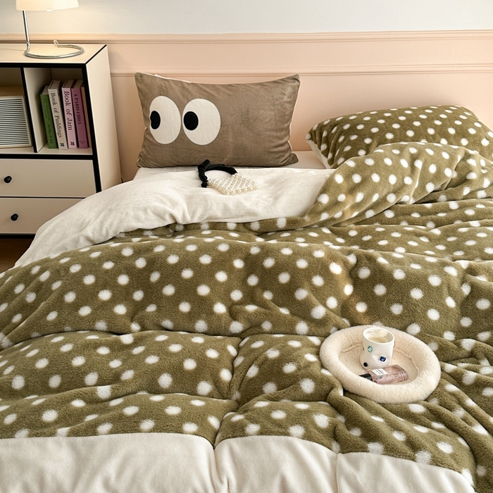 91家纺网 家纺一手货源 找家纺 昔可家纺 2023新款波点兔兔绒拼接牛奶绒四件套 抹茶绿波点