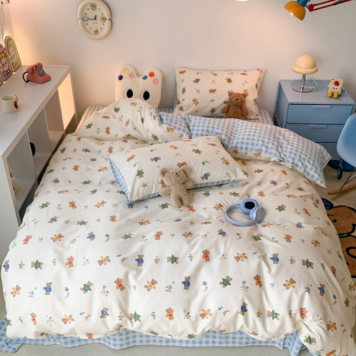 91家纺网 家纺一手货源 找家纺 昔可家纺 2023新款全棉四件套-萌趣卡通 蓝格公仔熊